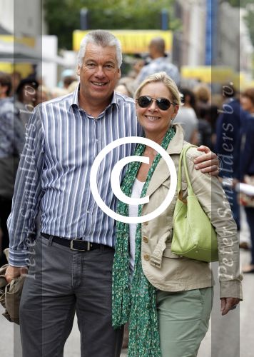 Amsterdam 4 september 2011
Grazia PC Catwalk op de pc hooftstraat. Roelof Luinge met vrouw
Peter Smulders bv