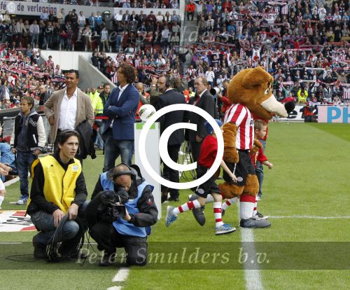 Eindhoven, 18 September 2011 PSV-AJAX
Ruud Gullit met zijn zoon
Foto Junior smulders