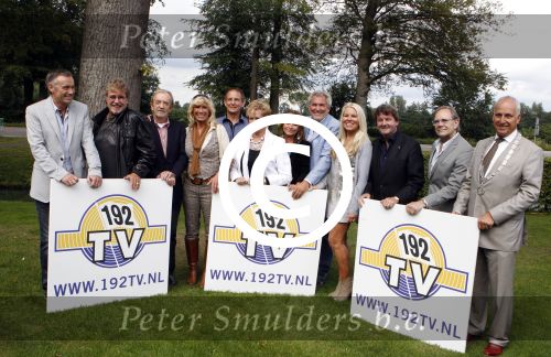 Nijkerk 31 augustus 2011
Presentatie 192 tv in Nijkerk. Ria Valk Marga Scheide Albert West Rob de nijs Sjoukje Smit Nancy Boyd Ad Roland en oprichter tv 192
Peter Smulders bv