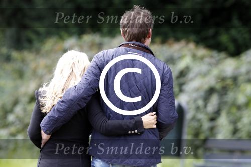 Laren 1 september 2011
Tatjana en vriend Peter Mijnen verliefd bij de hertjes in Laren.
Peter Smulders bv
