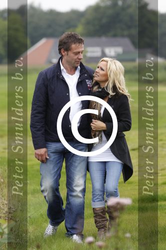 Dongen, 31 Augustus 2011
De Diva\'s met het upgraden van het clubhuis van golfclub Vossenhole
Tatjana met haar vriend Peter Mijnen
Foto Peter Smulders