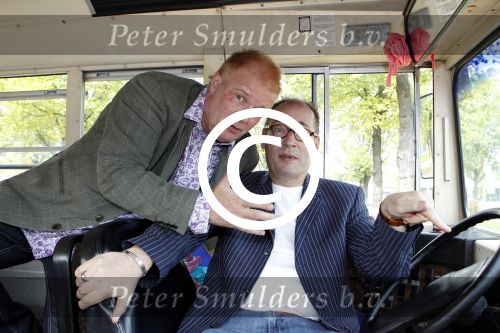 Amsterdam 2 september 2011
Presentatie tv station Peter Jan Rens. Hij gaat oa uitzenden vanuit een amerikaanse schoolbus. Ted Sluymer
Peter Smulders bv