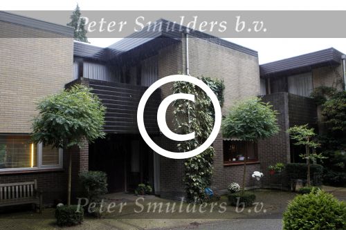 Hilversum 11 september 2011
Nieuwe huis van de moeder van Yolanthe cabau v Kasbergen dat Wesley Sneijder voor zijn schoonmoeder heeft gekocht.
Peter Smulders bv