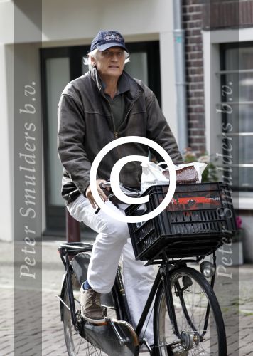 Amsterdam 8 september 2011
Wilbert Gieske doet boodschappen op de fiets en rijdt daarna naar zijn huis aan de amstel.
Peter Smulders bv
