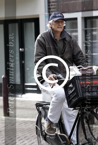 Amsterdam 8 september 2011
Wilbert Gieske doet boodschappen op de fiets en rijdt daarna naar zijn huis aan de amstel.
Peter Smulders bv