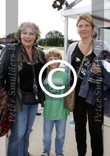 Valkenburg 31 augustus 2011
Premiere Soldaat van Oranje op vliegbasis Valkenburg. Willeke v Ammelrooy met dochter en kleinzoon
Peter Smulders bv