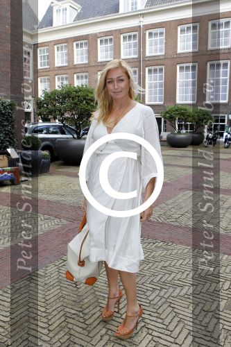 Amsterdam 13 september 2011
Feestje van Elegance in hotel the Grand. zangeres Do (dominique v Hulst)
Peter Smulders bv