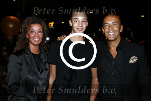 Amsterdam 1 september 2012
Ruud Gullit viert zijn 50e verjaardag in members only van Tommy Hilfiger. Alex Bottse met vrouw en zoon
Peter Smulders bv