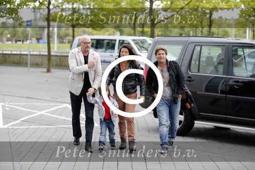 Schiphol 18 september 2012
Vertrek deelnemers expositie Noordpool vanaf Schiphol. Martijn en Achilles Krabbe brengen Amanda weg. Ook de vader van Amanda Kees Beekman is erbij.
Peter Smulders bv