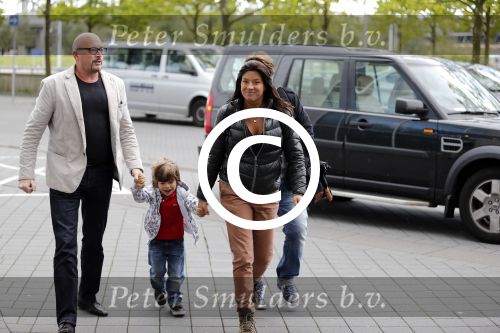 Schiphol 18 september 2012
Vertrek deelnemers expositie Noordpool vanaf Schiphol. Martijn en Achilles Krabbe brengen Amanda weg. Ook de vader van Amanda Kees Beekman is erbij.
Peter Smulders bv