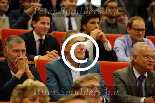 Breukelen 10 september 2012
Joop van de Ende krijgt ere doctoraat op universiteit Neyerode. Aanwezig zijn zijn vrouw Janine en kinderen Iris en Vincent. Arthur Japin
Peter Smulders bv
