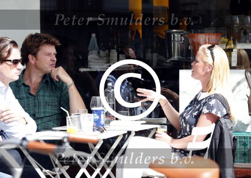 Amsterdam 30 augustus 2012
Beau v Erven Dorens en Bridget Maasland samen op terras.
Peter Smulders bv