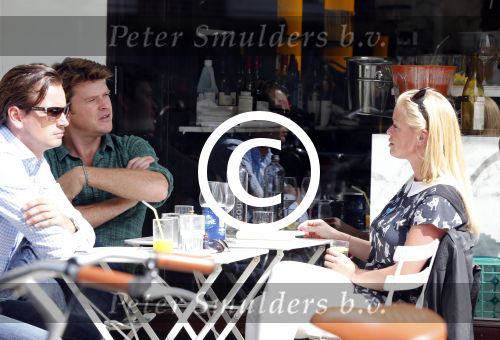 Amsterdam 30 augustus 2012
Beau v Erven Dorens en Bridget Maasland samen op terras.
Peter Smulders bv