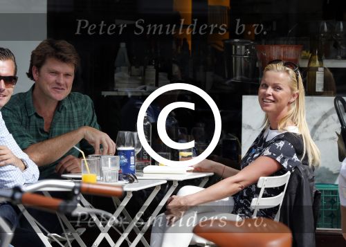 Amsterdam 30 augustus 2012
Beau v Erven Dorens en Bridget Maasland samen op terras.
Peter Smulders bv