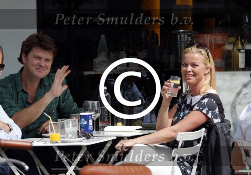 Amsterdam 30 augustus 2012
Beau v Erven Dorens en Bridget Maasland samen op terras.
Peter Smulders bv