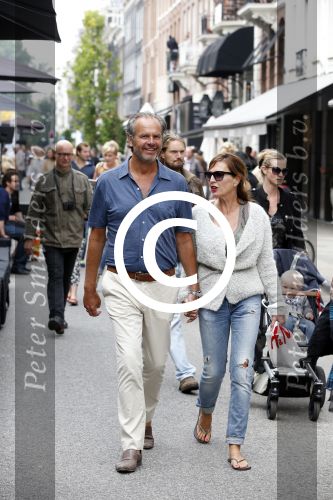 Amsterdam 2 september 2012
Bert Kuizenga met vrouw op de pc hooftstraat.
Peter Smulders bv