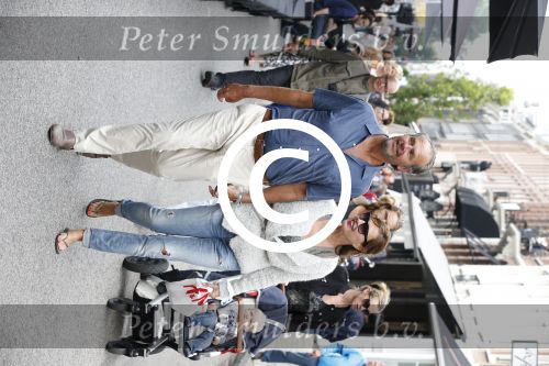 Amsterdam 2 september 2012
Bert Kuizenga met vrouw op de pc hooftstraat.
Peter Smulders bv