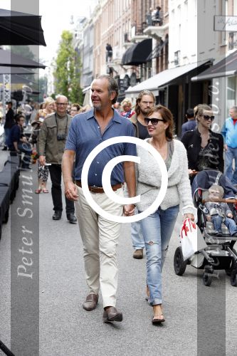 Amsterdam 2 september 2012
Bert Kuizenga met vrouw op de pc hooftstraat.
Peter Smulders bv
