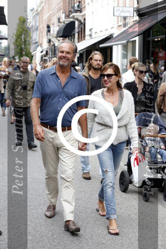 Amsterdam 2 september 2012
Bert Kuizenga met vrouw op de pc hooftstraat.
Peter Smulders bv