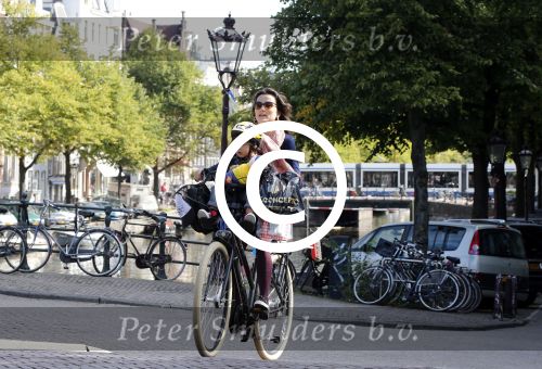 Amsterdam 1 september 2012
Birgit Schuurman met zoon Chico op de fiets.
Peter Smulders bv