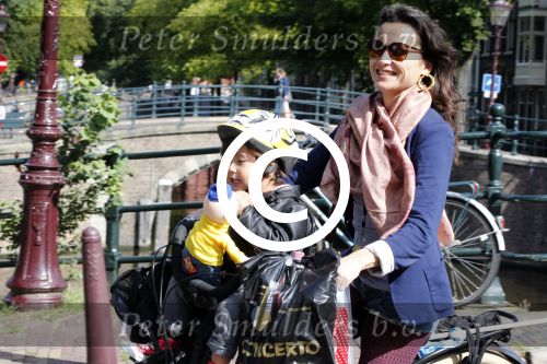 Amsterdam 1 september 2012
Birgit Schuurman met zoon Chico op de fiets.
Peter Smulders bv