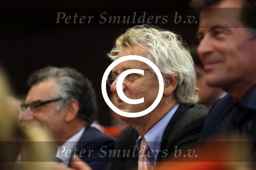 Breukelen 10 september 2012
Joop van de Ende krijgt ere doctoraat op universiteit Neyerode. Aanwezig zijn zijn vrouw Janine en kinderen Iris en Vincent. Boudewijn Poelman
Peter Smulders bv