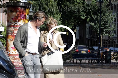 Amsterdam 13 september 2012
Daan Schuurmans en zijn zwangere vrouw Bracha v Doesburg op straat.
Peter Smulders bv