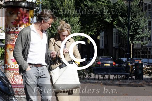 Amsterdam 13 september 2012
Daan Schuurmans en zijn zwangere vrouw Bracha v Doesburg op straat.
Peter Smulders bv