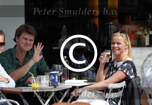 Amsterdam 30 augustus 2012
Beau v Erven Dorens en Bridget Maasland samen op terras.
Peter Smulders bv