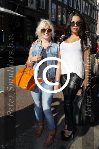 Amsterdam 28 augustus 2012
5 jaar grazia Magazine wordt gevierd met feestje in Armani winkel op de pc hooftstraat. Sylvie v d Vaart ontvangt het eerste exemplaar uit handen van Hilmar Mulder. Britt Dekker met Amanda Balk
Peter Smulders bv