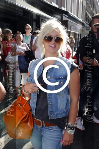Amsterdam 28 augustus 2012
5 jaar grazia Magazine wordt gevierd met feestje in Armani winkel op de pc hooftstraat. Sylvie v d Vaart ontvangt het eerste exemplaar uit handen van Hilmar Mulder. BRITT DEKKER
Peter Smulders bv