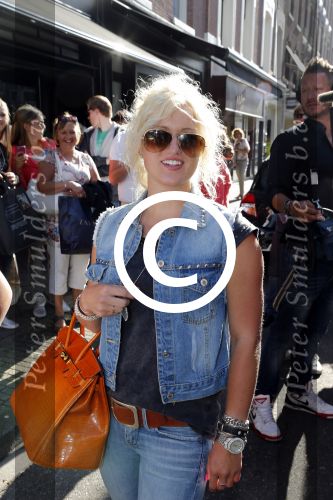 Amsterdam 28 augustus 2012
5 jaar grazia Magazine wordt gevierd met feestje in Armani winkel op de pc hooftstraat. Sylvie v d Vaart ontvangt het eerste exemplaar uit handen van Hilmar Mulder. BRITT DEKKER
Peter Smulders bv