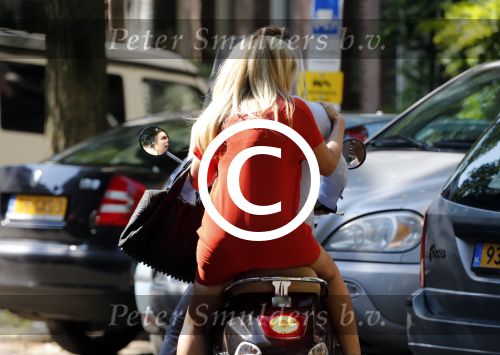 Amsterdam 4 september 2012
Candy Dulfer met vriend Bela op vespa scooter
Peter Smulders bv
