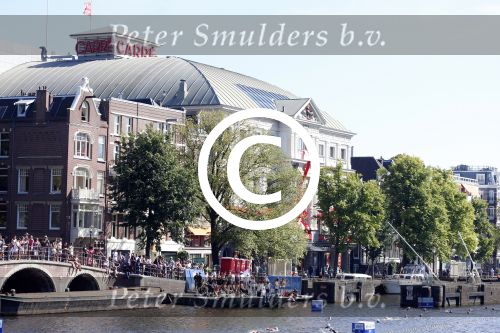 Amsterdam 9 september 2012
Maxima doet mee met de Amsterdam City swim door de grachten van Amsterdam. Prins Willem Alexander en hun dochters prinses Amalia Alexia en Ariane wachten haar an de finisch op de keizersgracht op. carre
Peter Smulders bv