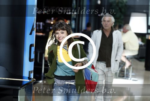 Schiphol 18 september 2012
Vertrek deelnemers expositie Noordpool vanaf Schiphol. Charlie Dagelet wordt weg gebracht door haar vader Hans Dagelet en moeder Esther Apituley
Peter Smulders bv