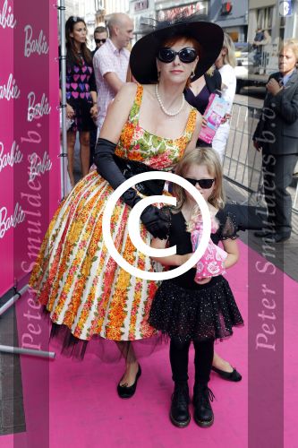 Amsterdam 9 september 2012
Premiere Barbie in Tuschinski. Chazia Mourali met dochter en een vriendinnetje
Peter Smulders bv