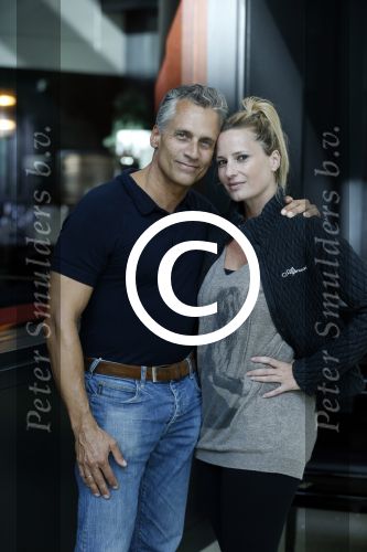 Schiphol 18 september 2012
Vertrek deelnemers expositie Noordpool vanaf Schiphol. Robert en Claudia Schoemacher
Peter Smulders bv