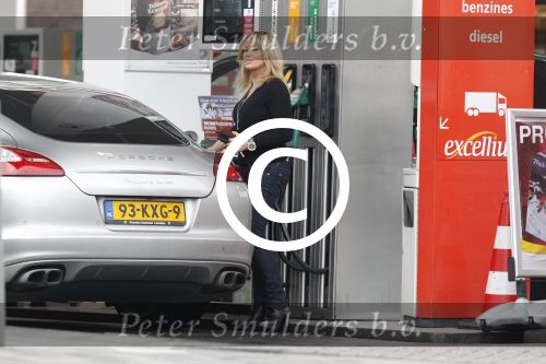 Amsterdam 22 januari 2011
Connie Breukhoven met haar porsche panamera.
Peter Smulders bv