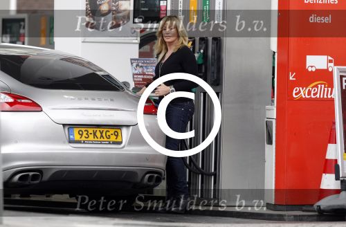 Amsterdam 22 januari 2011
Connie Breukhoven met haar porsche panamera.
Peter Smulders bv