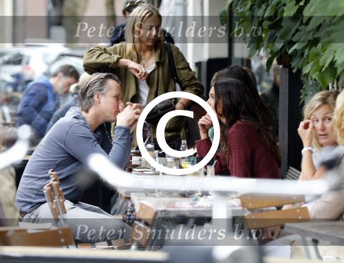 Amsterdam 6 september 2012
Daan Schuurmans op terras met de vrouw van Daniel Boissevain Vanessa.
Peter Smulders bv