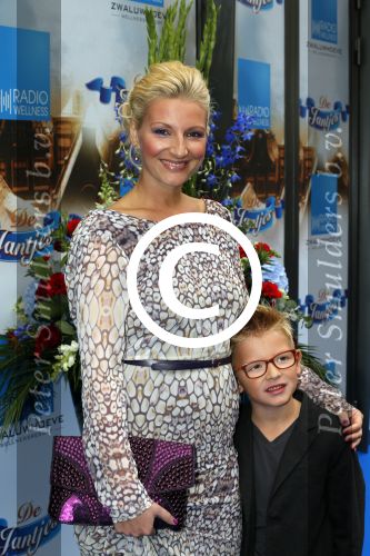 Amsterdam23 september 2012
Premiere de Jantjes in het nieuwe de la mar. Denise v Rijswijk met zoon Jayden
Peter Smulders bv