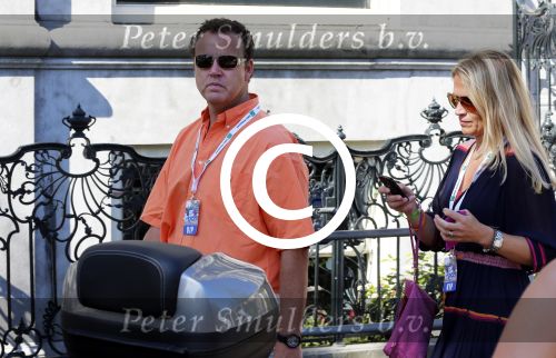 Amsterdam 9 september 2012
Maxima doet mee met de Amsterdam City swim door de grachten van Amsterdam. Prins Willem Alexander en hun dochters prinses Amalia Alexia en Ariane wachten haar an de finisch op de keizersgracht op. Emily Bremers met haar man Roderick v d Wijk moedigen prinses maxima aan
Peter Smulders bv