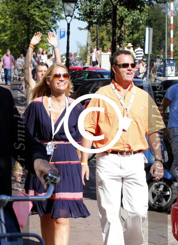 Amsterdam 9 september 2012
Maxima doet mee met de Amsterdam City swim door de grachten van Amsterdam. Prins Willem Alexander en hun dochters prinses Amalia Alexia en Ariane wachten haar an de finisch op de keizersgracht op. Emily Bremers met haar man Roderick v d Wijk moedigen prinses maxima aan
Peter Smulders bv