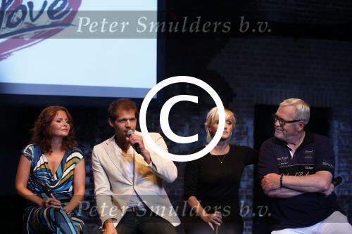 Amsterdam 11 september 2012
Presentatie aspect of love met oa lone v Roosendaal Ernst daniel Smid Rene v Kooten en Maaike Widdershoven.
Peter Smulders bv