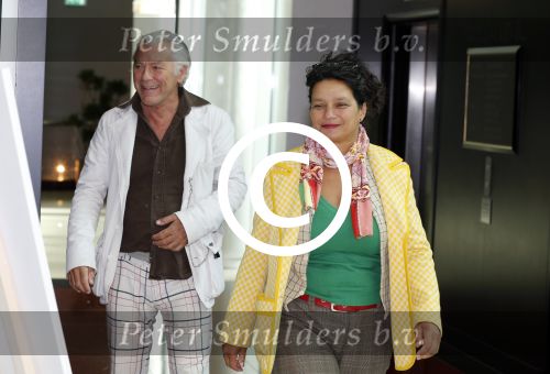Schiphol 18 september 2012
Vertrek deelnemers expositie Noordpool vanaf Schiphol. Charlie Dagelet wordt weg gebracht door haar vader Hans Dagelet en moeder Esther Apituley
Peter Smulders bv