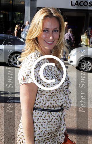 Amsterdam 28 augustus 2012
5 jaar grazia Magazine wordt gevierd met feestje in Armani winkel op de pc hooftstraat. Sylvie v d Vaart ontvangt het eerste exemplaar uit handen van Hilmar Mulder. fabienne de Vries
Peter Smulders bv