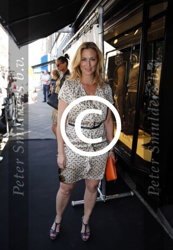 Amsterdam 28 augustus 2012
5 jaar grazia Magazine wordt gevierd met feestje in Armani winkel op de pc hooftstraat. Sylvie v d Vaart ontvangt het eerste exemplaar uit handen van Hilmar Mulder. fabienne de Vries
Peter Smulders bv