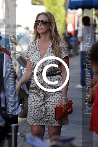 Amsterdam 28 augustus 2012
5 jaar grazia Magazine wordt gevierd met feestje in Armani winkel op de pc hooftstraat. Sylvie v d Vaart ontvangt het eerste exemplaar uit handen van Hilmar Mulder. fabienne de Vries
Peter Smulders bv