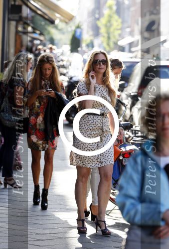 Amsterdam 28 augustus 2012
5 jaar grazia Magazine wordt gevierd met feestje in Armani winkel op de pc hooftstraat. Sylvie v d Vaart ontvangt het eerste exemplaar uit handen van Hilmar Mulder. fabienne de Vries
Peter Smulders bv