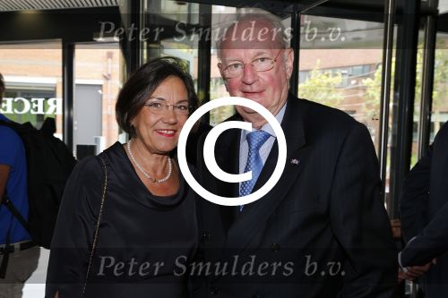 Breukelen 10 september 2012
Joop van de Ende krijgt ere doctoraat op universiteit Neyerode. Aanwezig zijn zijn vrouw Janine en kinderen Iris en Vincent. Gerdi Verbeet met man
Peter Smulders bv